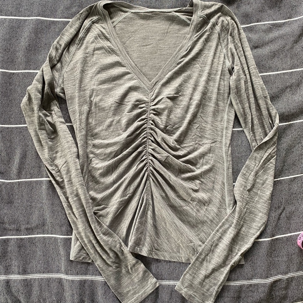 Lululemon Long Sleeved Tissue Tee, Size 8